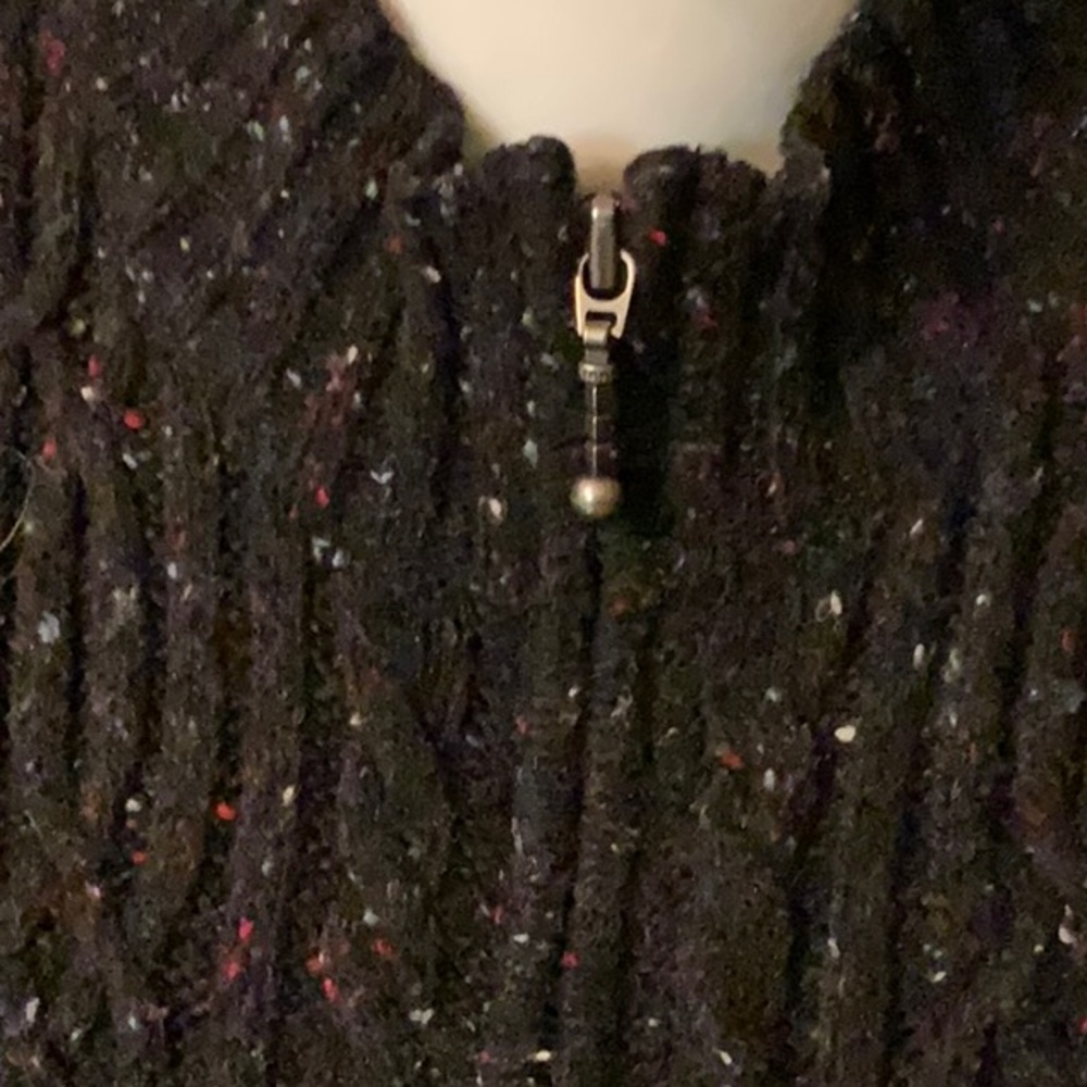 Vest - Picture 2 of 4